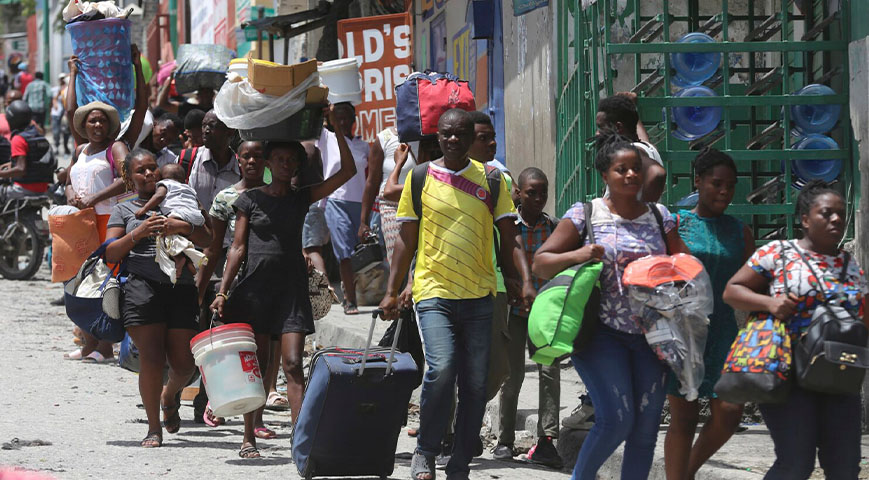 Residents fleeing Port-au-Prince